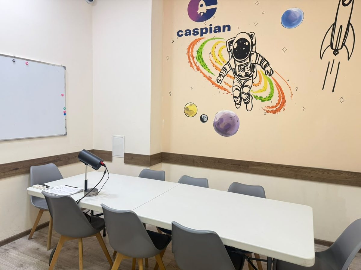 Класс с рабочим столом для групповой работы
