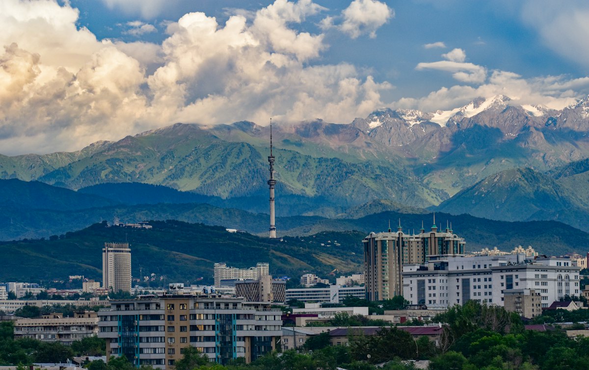 Алматы, вид на город и горы